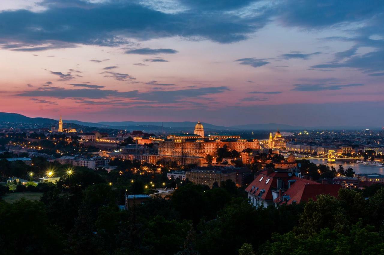 Apartment On Gellert Hill Downtown With Free Garage & Castle View Будапеща Екстериор снимка